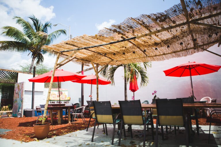 naomis garden restaurant lounge